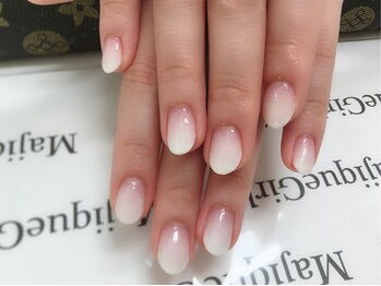 ネイルサロン マジックガール(Nail Salon MagiqueGirl)/【ホワイトカラーグラデ】