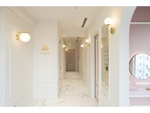 ナルシス(Narcissus)の雰囲気（ギリシャのホテルスパをイメージした高級感のある内装）