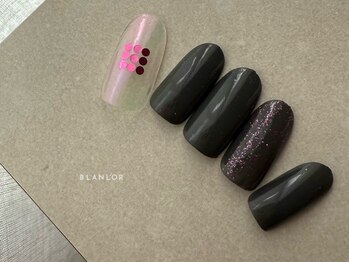 ブランロール 中目黒店(Blanl'or)/カーキ×ピンクネイル