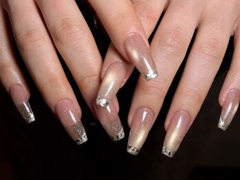 ネイルサロン キリカ(Nailsalon Kilika)の写真/ロングネイルが映えるマグカラーガラスフレンチ。特別な日にも◎韓国っぽ艶感ネイル。グロウフレンチ。