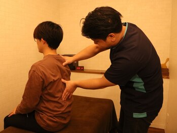 ヒーリングファクトリー ありのみ整骨院 岸和田院(HEALING FACTORY)の写真/疲労が溜まった肩や腰、乱れた自律神経を整体で根本から整え、徹底改善します★完全個室/駐車場完備