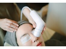 お一人お一人の肌悩みにパーソナルな対応ができる毛穴画像診断付