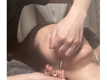 サロンドエムジョリー 横浜(Salon de M jolie)/刺さない美容の鍼で二重顎撃退!