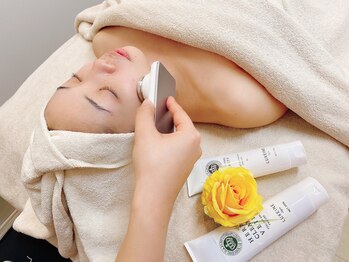 ブライダルベールトータルビューティ(BRIDAL VEIL total beauty)の写真/【完全個室】ボディーとフェイシャルの贅沢エステ!疲労解消にも◎上半身アロマ+超音波フェイシャル♪