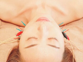 ハーリー 苦楽園(鍼利 HA-RI)の写真/むくみケア・気になるフェイスラインに◎顎関節矯正+頭顔鍼+小顔矯正+ラジオ波/EMS/超音波で徹底アプローチ