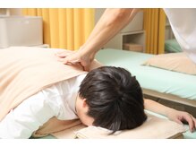 西亀さんさん接骨院の雰囲気（オーダーメイドマッサージで、お悩みに寄り添います◎）