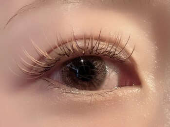 レミア 関内(REMIA)の写真/【ワンランク上のトレンドeyeを】こだわり派の方におすすめ！周りと差がつく印象的な目元を演出♪