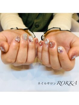 可憐なフラワーネイル