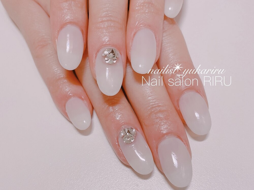 2025年冬】シアーホワイトのネイルデザイン集｜人気順｜ホットペッパー  
