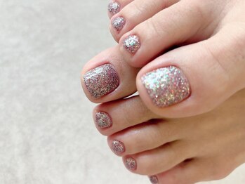 メアリー 西大寺(mary nail&eyelash)の写真/大人キレイめデザインも得意!!ハンド＆フットのセット施術も超人気♪フットバス/ケア付きで美しい足元へ♪