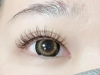 ナチュレ 館林店(NATURE)の写真/軽くて負担が少ないフラットラッシュで、自然なのにしっかり目力UP♪自まつ毛へのダメージが気になる方に◎