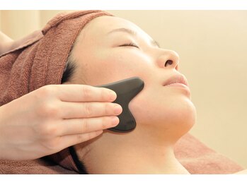 CRビューティー(CR Beauty)の写真/磁気カッサと顔ツボマッサージのWアプローチ!むくみ・ほうれい線・クマ・たるみをケア◎理想の小顔へ♪