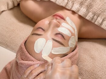 ニナ コレクション 那覇おもろまち店(Nina collection)の写真/【フェイスワックス脱毛+光脱毛】のダブル脱毛で毛穴スッキリフェイシャルケア◎透明感溢れるツルすべ肌に