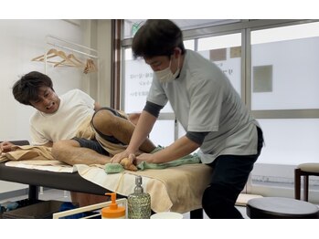 プロのほぐし/GOMON足つぼTHE閻魔施術風景