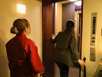 サンリラクゼーション 本厚木店/お店外までスタッフがお見送り。