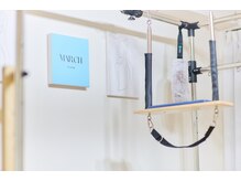 マーチ(March)/＊明るいスタジオ内＊