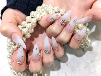 ネイルサロン グレイス(Grace)/【スカルプ】白グラデ×雪の結晶
