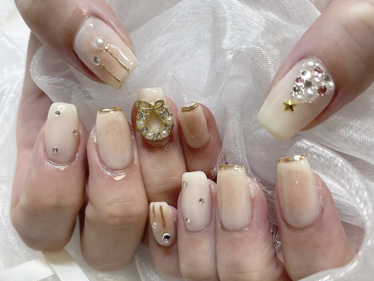 2026年冬トレンド】ホワイト クリスマスのネイルデザイン集｜人気順