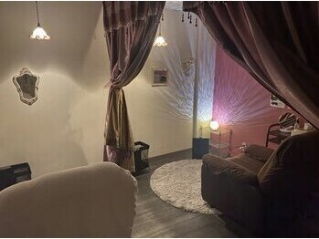 癒し～ぷ 立川店の写真/【ペア来店大歓迎◎】広めのお部屋で、ご家族・恋人・お友達同士でのドライヘッドスパご利用もおすすめ。