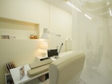 ルルー(le rue)の雰囲気（明るく清潔な落ち着いた店内、映画などを観ながらネイルできます）