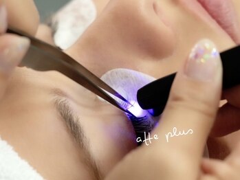 アフェプラス トータルビューティーサロン 香里園店(affe+ total beauty salon)の写真/【LED取扱店】キープ力抜群！圧倒的なモチの良さが人気の秘密◎世界最小ワット数で完全硬化2秒！