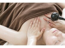 ゆずり葉の雰囲気（まずは首肩、デコルテ。温めて緊張を緩めてからフェイシャルへ）