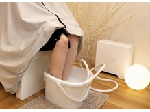 ヨサパーク カルド 博多駅東店(YOSA PARK CALDO)の雰囲気(マイクロバブルの水素足湯で、気になるむくみが取れて足が細く!)