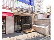 《上乃裏通り》になります。こちらの看板を目印にご来店ください