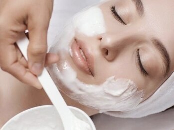 アンド バイ ビューティー(& by beauty)の写真/ピーリングから導入、マッサージで一気に極上肌へ☆幹細胞入美容液で贅沢ケア！お悩み別光エステも♪