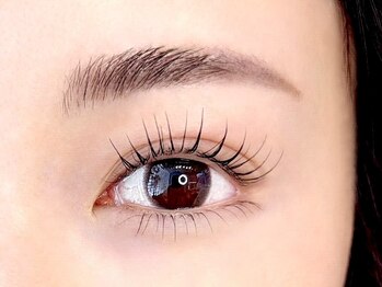 ハーシートウキョウ(HERSHE TOKYO)の写真/アジア人に多い上下の逆さまつげをしっかり矯正。光が差し込むキラキラしたお目元に♪パーマエクステ対応◎