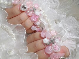 ピンクゴテゴテネイル