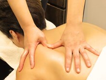 肩甲骨、首肩の凝りに即効性あり。スウェディッシュマッサージ