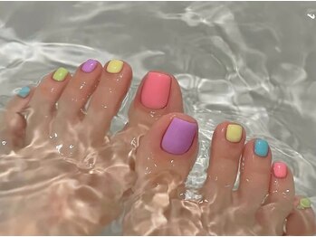 ラジュルネ(nail&eyelash La journee)の写真/極上リラックス体験！フットバス+ケア＋オフ込み！限定マグネットフット4000円でお洒落に☆