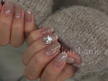 サロン ラウレア(salon Laule'a)の写真/豊富なアートが人気の秘訣♪定額アートもお得な価格でご用意！洗練された指先に♪お得に可愛い指先が叶う★