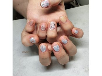 シルニー リム(Silny rim)/アシンメトリーニュアンスネイル