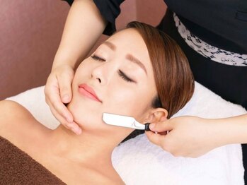 ビューティーフェイス 近鉄生駒店の写真/月1回のお顔剃りでうっとり素肌に☆【ご新規様限定】選べる特典付♪美白シェービング 35分￥6,050→￥2,970