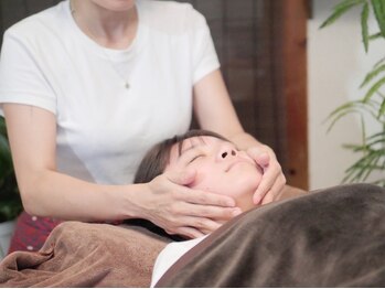 アーナンダ(ananda)の写真/【完全個室＆口コミ高評価◎】施術後の変化に感動☆《左右バランスが整った小顔》を手に入れたい方に！