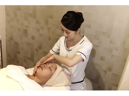 ポーラ 大阪十三店(POLA)の写真