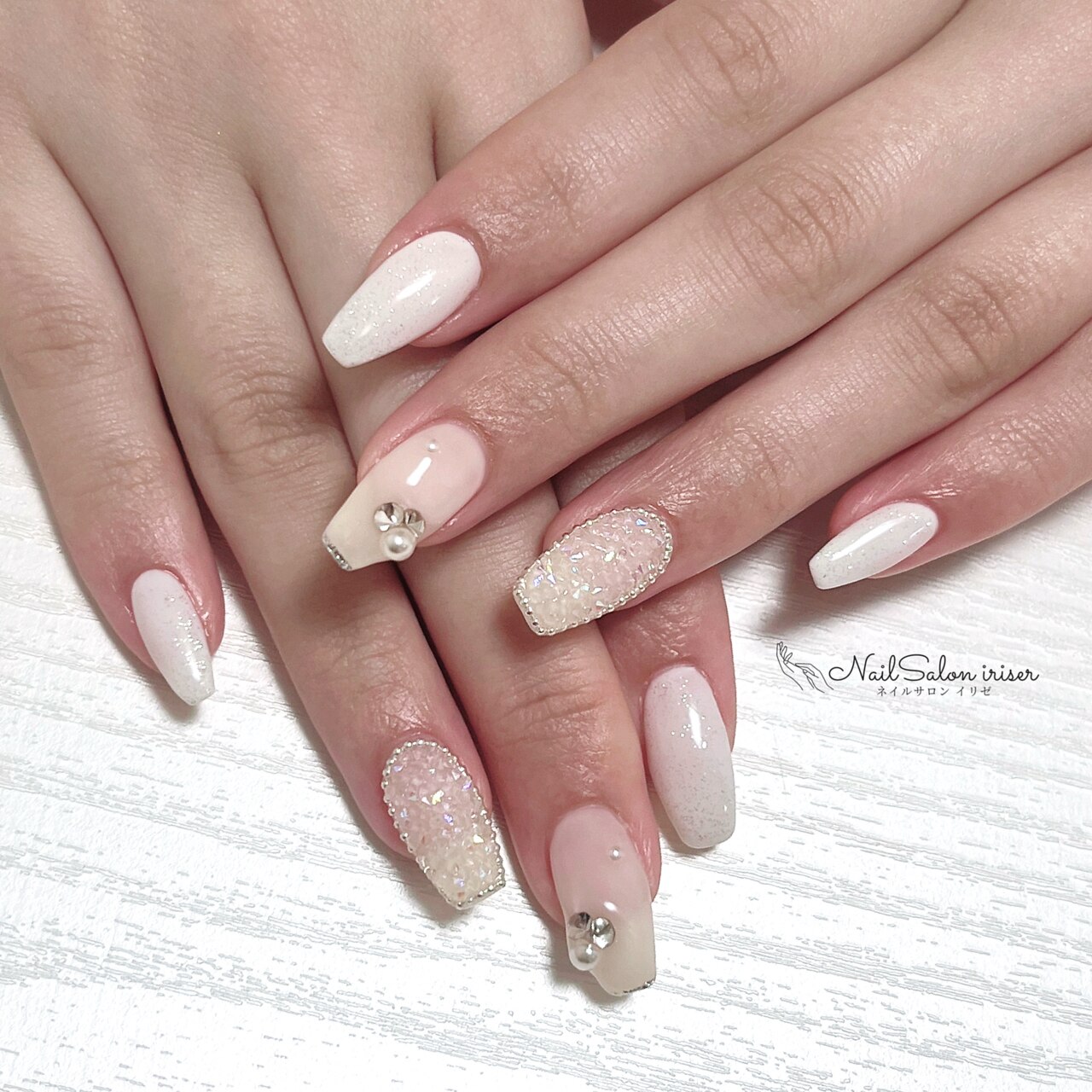 2026年冬トレンド】ホワイト ワンカラー ハンドのネイルデザイン集