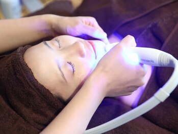 脱毛サロン 魔法のランプの写真/毛穴の黒ずみ・開きに悩む20～40代女性に大人気！ご新規様の毛穴洗浄×ヒト幹細胞美容施術が¥4980★