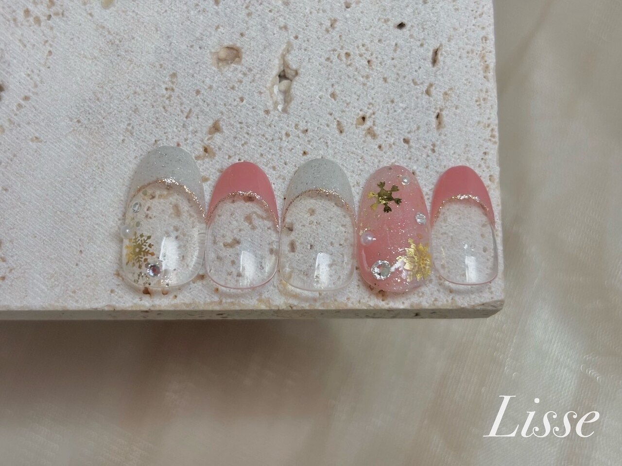 2026年秋トレンド】雪の結晶 ハンドのネイルデザイン集｜人気順｜16