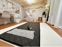 デイジー 一宮(DAISY)の雰囲気（サロンの内観☆白とオレンジの温かみのある空間でリラックス♪）