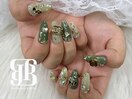 グリーンキラキラネイル
