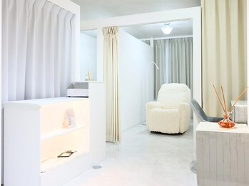 ディアロ 本町店(Dealo)の写真/大人女子の隠れ家salon♪【技術と商材こだわり】マツエクやまつ毛パーマの技術、商材の相性を追求してます