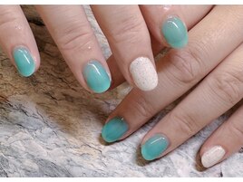 サンド×エメラルドの夏ネイル◎