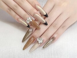 上品なシャンパンゴールドネイル