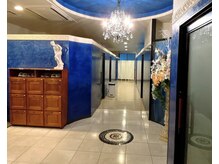 リフレ21(Refre21)の雰囲気（白と青を基調に非日常空間あふれる店内！個室・シャワー完備）