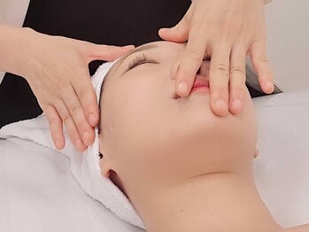 ふらっとエステの写真/《お顔全体を根本改善致します!》LEE韓国小顔コルギで印象激変☆好感度が上がる洗練された若々しい小顔へ