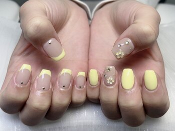 カナネイル(KANA.nail)/持ち込みフレンチお花ネイル