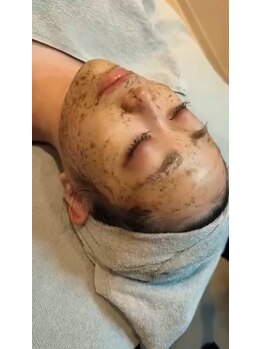 スパ ラコリーヌ by スローティ ラテ/ハーブピーリング